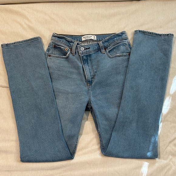Abercrombie & Fitch The ’90s Slim Straight Ultra High Rise Jeans — Cross Button - Picture 2 of 5